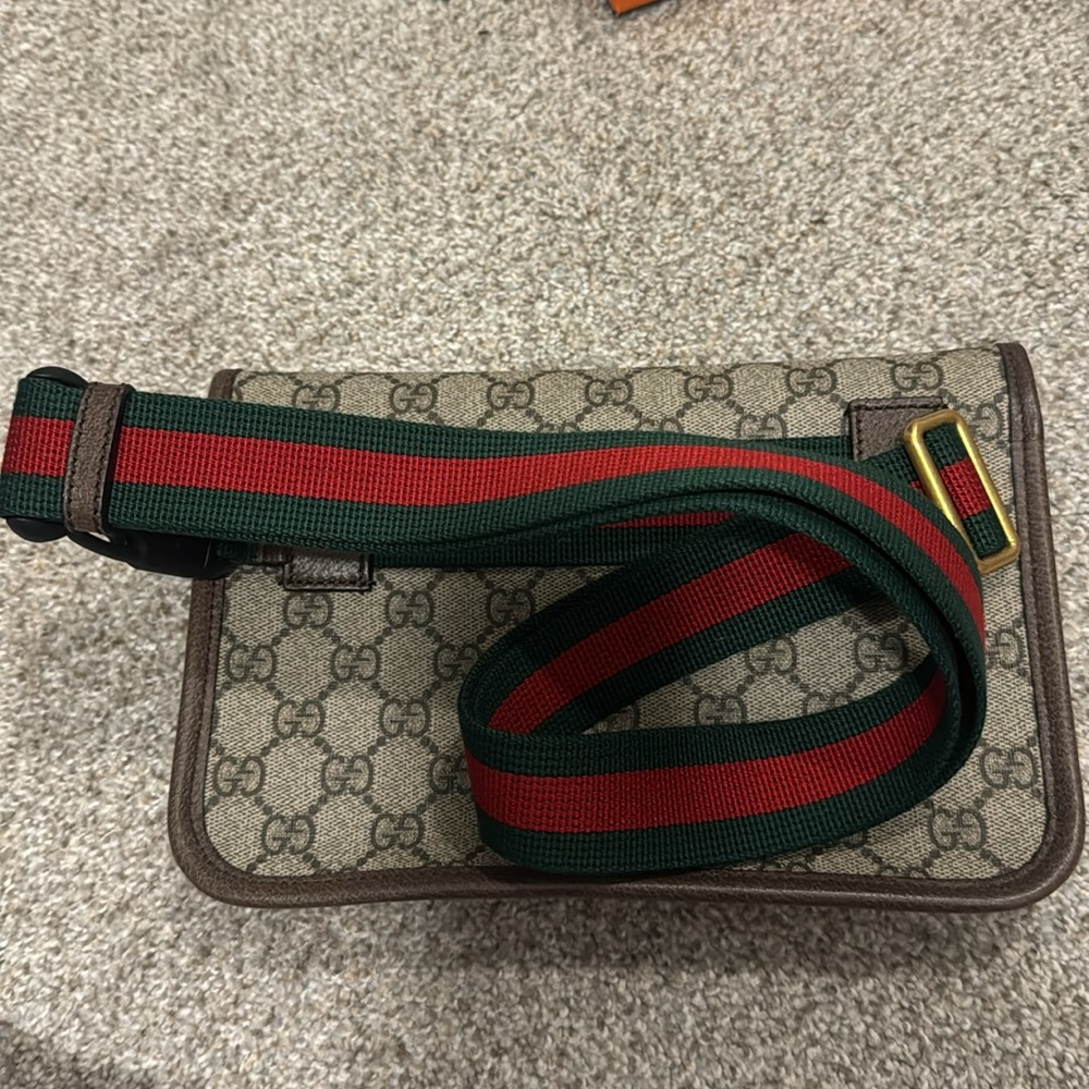 Gucci Beige GG Pattern Crossbody Bag - Picture 2 of 12